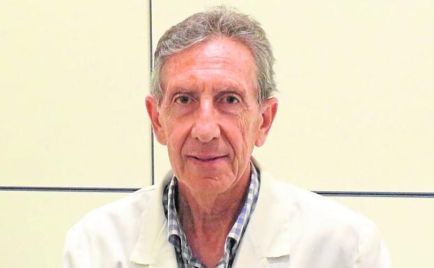 El presunto parricida llevaba la ropa ensangrentada y dos pistolas de fogueo