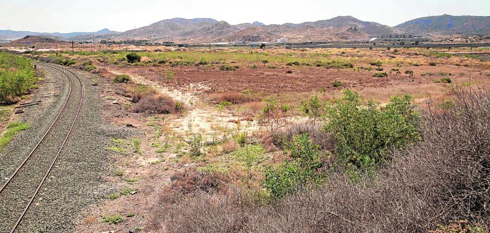 Ercros recurre la orden de descontaminar El Hondón pero ofrece enterrar los residuos
