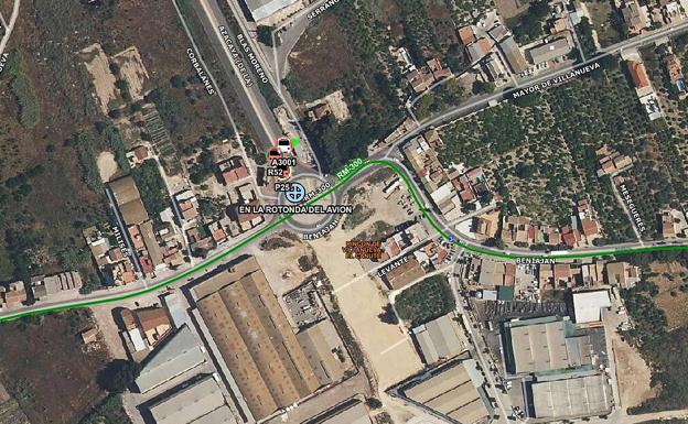 Atienden a una mujer y tres niños tras volcar su vehículo en la pedanía murciana de Beniaján