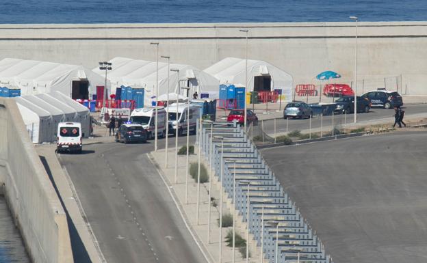 Siete positivos en Covid-19 entre los inmigrantes llegados en patera a la Región este fin de semana