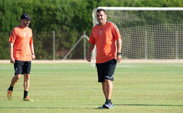 El Real Murcia echa a rodar con algunos enigmas por resolver