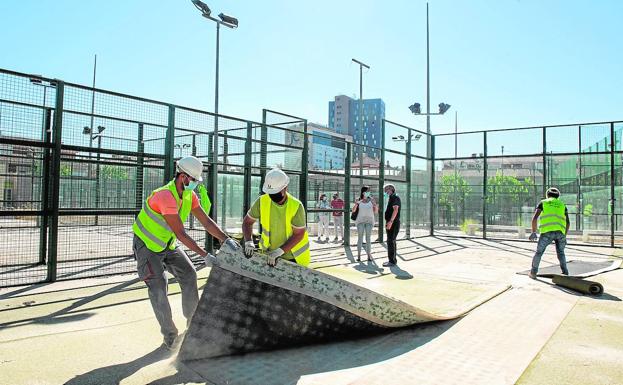 Aluvión de obras en espacios deportivos de Murcia para colocar césped artificial