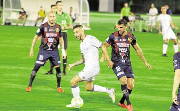 Carlos Selfa dice sí al Yeclano, que ha renovado a once futbolistas de la pasada campaña