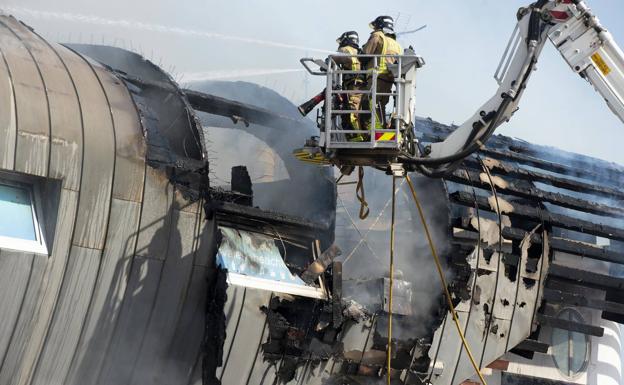 El Club Náutico de Lo Pagán evalúa los daños del incendio