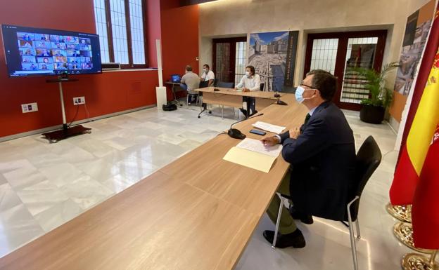 Ballesta y otros 30 alcaldes piden que las ayudas por el coronavirus se repartan en función de la población y no del ahorro