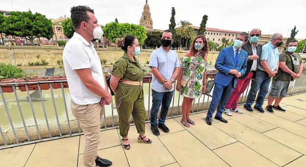 Moros y Cristianos de Murcia animan a montar campamentos en las casas