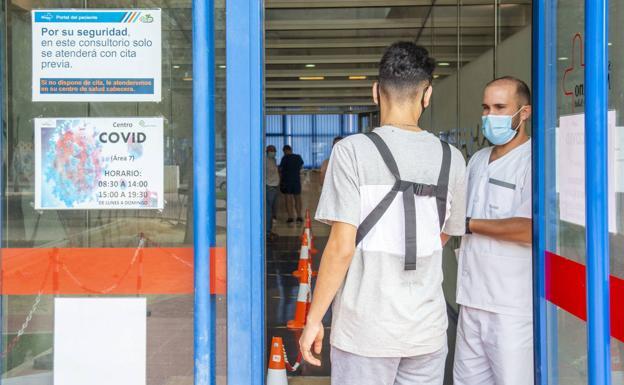 Casi la mitad de los denunciados por no llevar mascarilla en la Región de Murcia tienen menos de 30 años