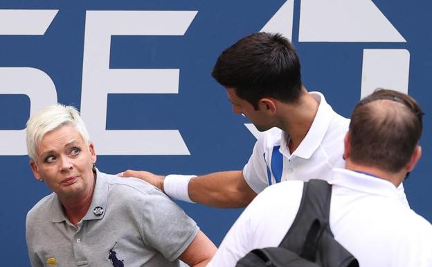 Djokovic, descalificado por un pelotazo a una juez; Carreño, a cuartos