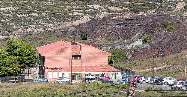La juez investiga el abandono de restos mineros junto a dos centros educativos en La Unión