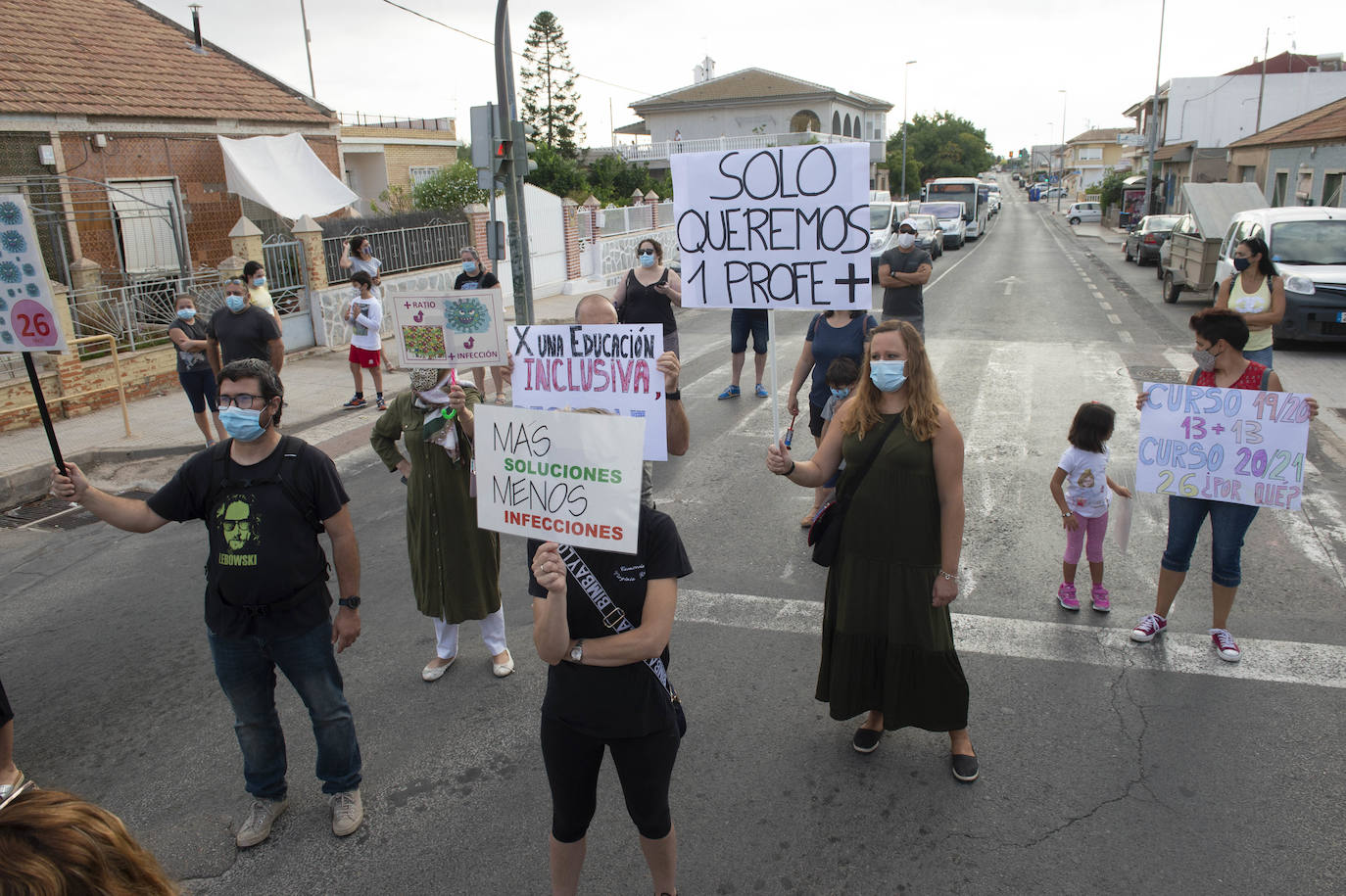 Los padres del colegio Azorín de Cartagena se manifiestan