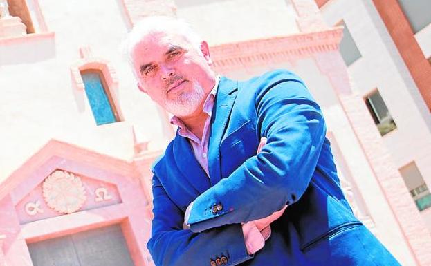 El pedáneo de Sucina llama «bobo» y «tonto» a Ballesta a través de un directo de Facebook