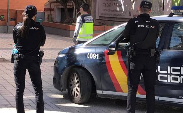 Dos jóvenes detenidos por robo en una casa de Murcia alegan que habían entrado a dormir