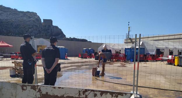 La crisis de pateras sorprende con menos agentes en el litoral que hace nueve años