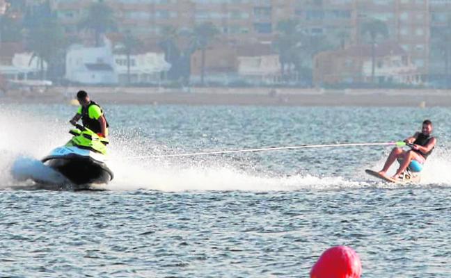 De la silla de ruedas al esquí acuático sobre tabla