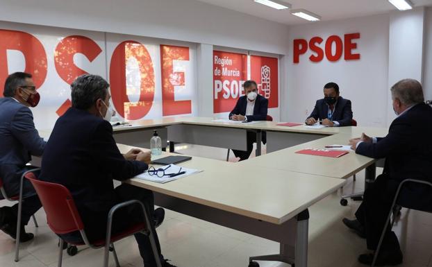 Saura se compromete con Croem a reducir en lo posible los plazos del AVE