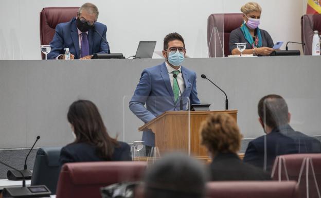 La Asamblea pide al Gobierno que mantenga los ERTE y baje impuestos a los autónomos