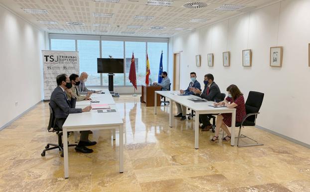 Comunidad, TSJ y Fiscalía se coordinarán para compartir información y detectar casos de okupación en la Región de Murcia