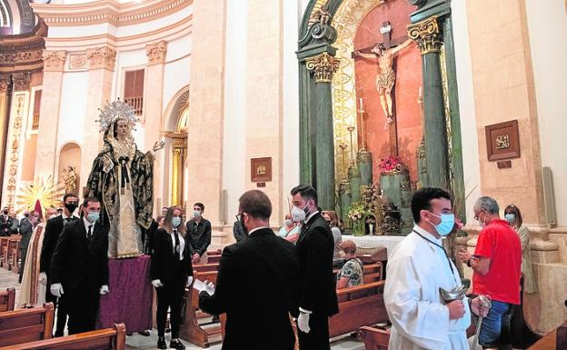 Procesión claustral con carácter de rogativa en la iglesia de San Lorenzo de Murcia