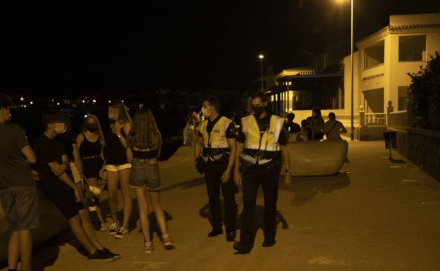 La alcaldesa de Cartagena pide a los jóvenes evitar grupos masivos en sus salidas