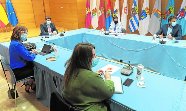 Villegas pide criterios «homogéneos» en todas las comunidades