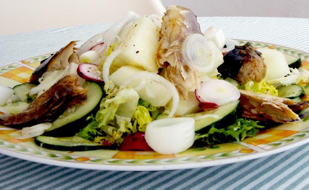 Ensalada de escabeche de caballa