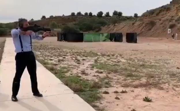 El vídeo de Ortega Smith disparando en Javalí Nuevo provoca el cese de un coronel