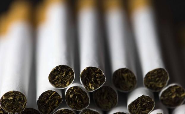 Catorce arrestados y 41.000 cajetillas de tabaco incautadas en un gran golpe policial