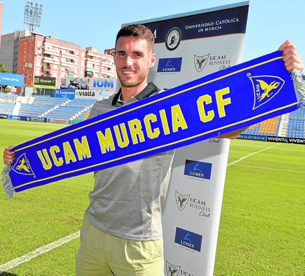 Pablo Espina: «No soy el típico delantero de área»