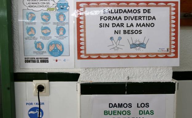 Diez enfermeros se incorporan a las tareas de atención escolar en Lorca