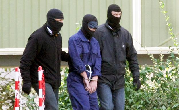 Condenan a tres años y medio de cárcel a la viuda de un dirigente alemán del DAESH