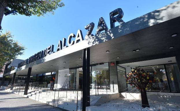 El brote en el hospital privado de Lorca «echa por tierra» la posibilidad de salir de la Fase 1