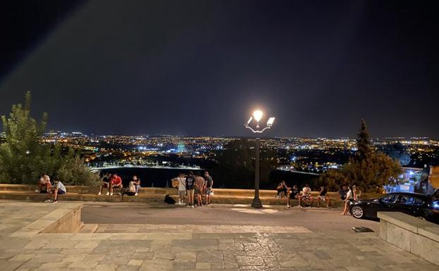 Denuncian a 27 jóvenes por no llevar mascarilla en La Fuensanta y la Cresta del Gallo