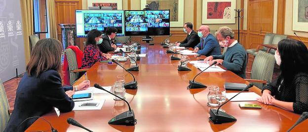 El Gobierno y las comunidades controlarán el análisis «independiente» de la pandemia