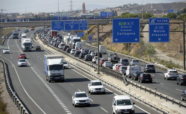 La pandemia apenas frena el desembarco de alicantinos en Murcia por el 9-O