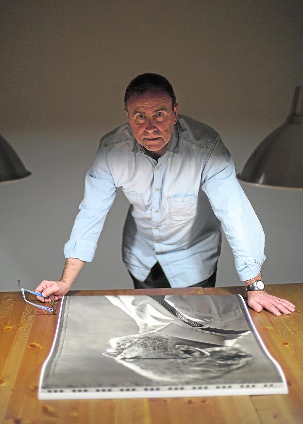 Chema Conesa: «Es terrible que haya tres millones de fotos sobre las que nadie ha puesto aún los ojos»