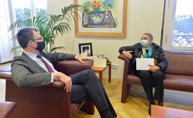 La viuda de Gaya dona más de 2.000 objetos personales a su museo en Murcia