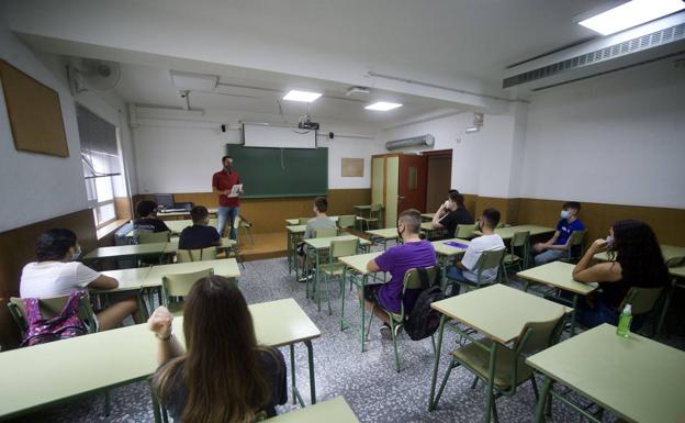 La Región mantiene el límite de suspensos para pasar de curso