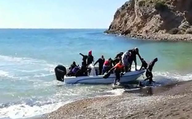 Más de dos centenares de argelinos llegan en patera a la costa de Cartagena este fin de semana