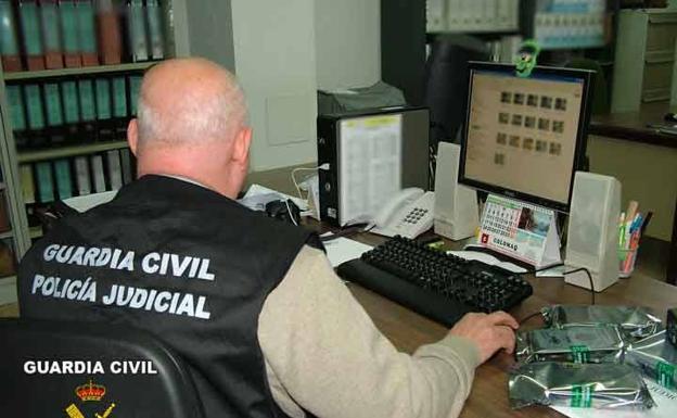 Dos detenidos en Cartagena y Granada por cometer estafas 'online' denunciadas en A Coruña