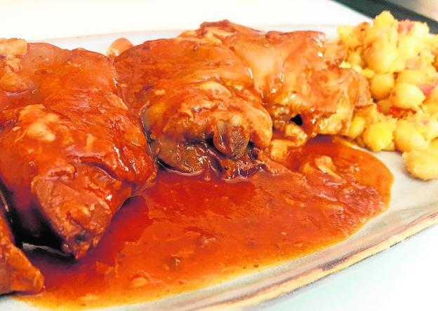 Manitas de cerdo con alubias