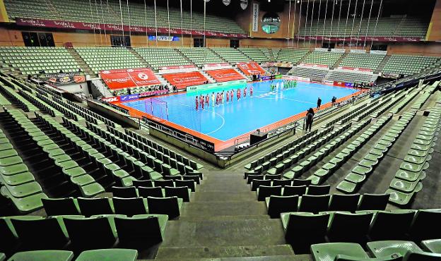 El público tendrá que seguir esperando