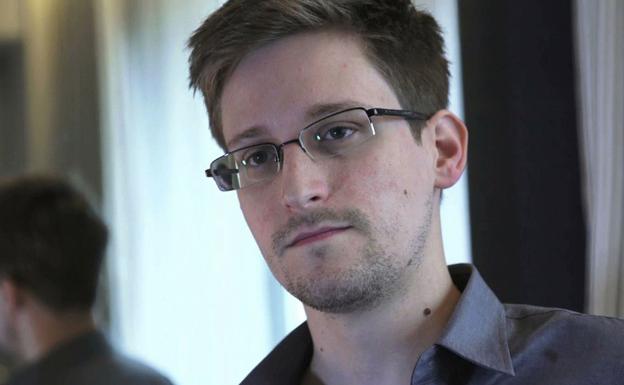 Snowden obtiene el permiso de residencia permanente en Rusia