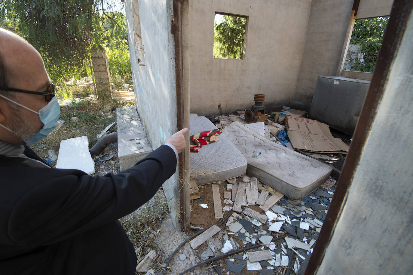 Vecinos de Churra viven rodeados de solares con ratas