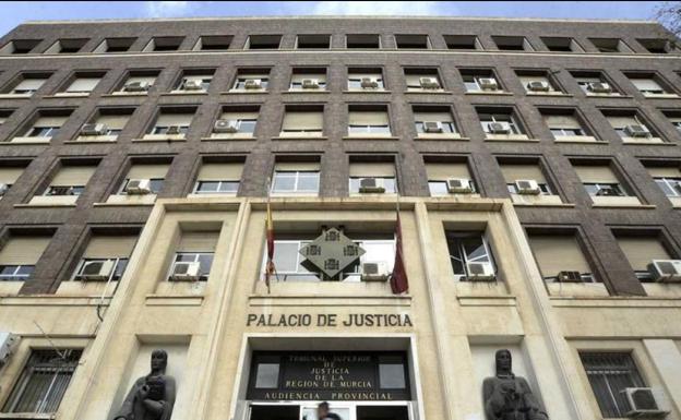 Tres acusados por estafar a ElPozo 202.000 € con falsas entregas de mercancías