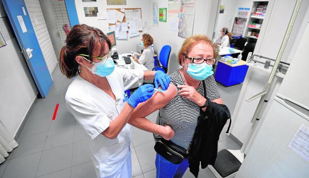 Los centros de salud se quedan sin dosis de la vacuna de la gripe ante la alta demanda