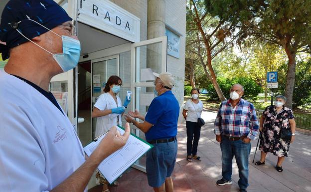 Villegas admite problemas con la vacuna de la gripe pero niega el desabastecimiento