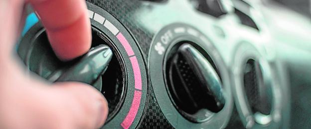 ¿Qué temperatura se debe llevar en el coche?