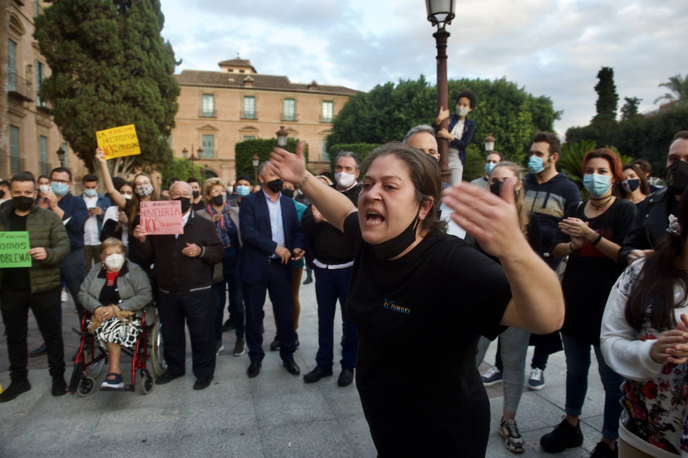 Salud clausura la hostelería dos semanas y el gremio se rebela: «No somos el problema»