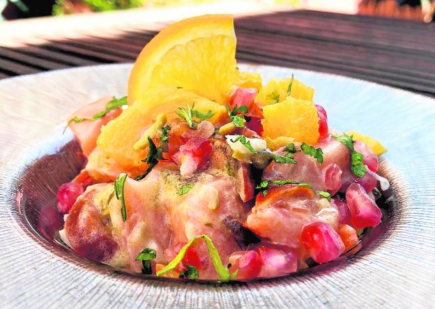 Tartar de salmón con frutas