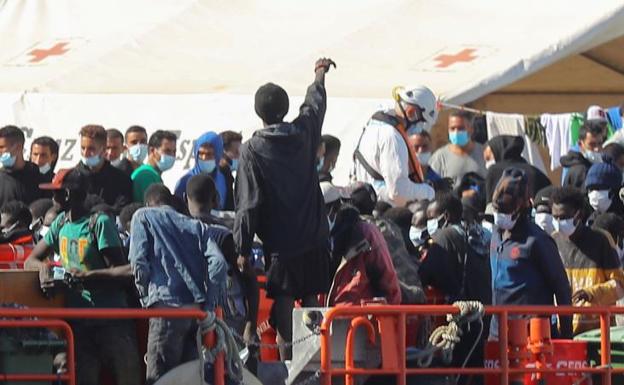 Llegan 600 inmigrantes durante la noche a Canarias en 20 pateras